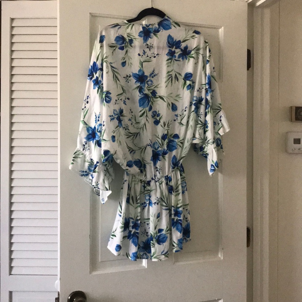 White floral dress - Picture 3 of 3